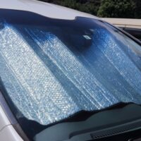 夏の探偵は過酷です。車内張り込みで汗だくになるリアルな現場の話