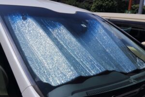 夏の探偵は過酷です。車内張り込みで汗だくになるリアルな現場の話