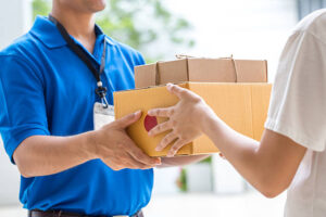 宅急便の配達員と会社勤めの主婦が不倫関係に…？日常に潜む“すれ違い”から始まる関係