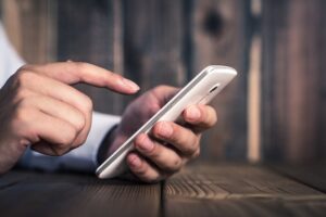 妻の古いスマホから発覚した浮気|残されたLINEとGmailが示す“過去の真実”【トラスト探偵事務所】