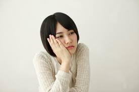 過去の恋を美化してしまう心理メカニズム