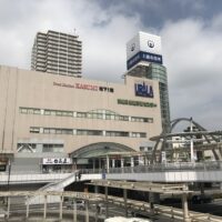 国道6号線や学園東大通りなどは車線変更も多く、対象車両を失尾しないための高度な運転技術と連携が不可欠。