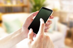 夫や妻のスマホにカカオトーク|LINE以外で浮気相手と連絡している可能性